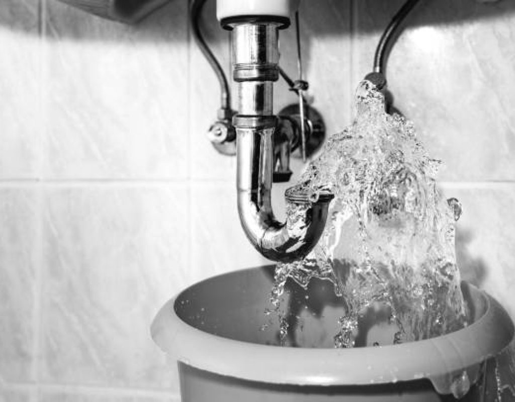 Drainpipe in the bathroom - clogged bathroom pipe